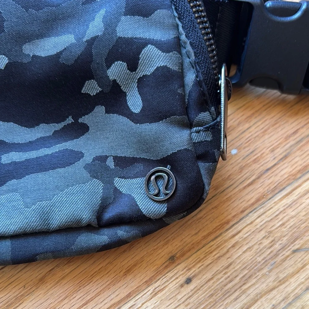 lululemon athletica Camo belt Bag
